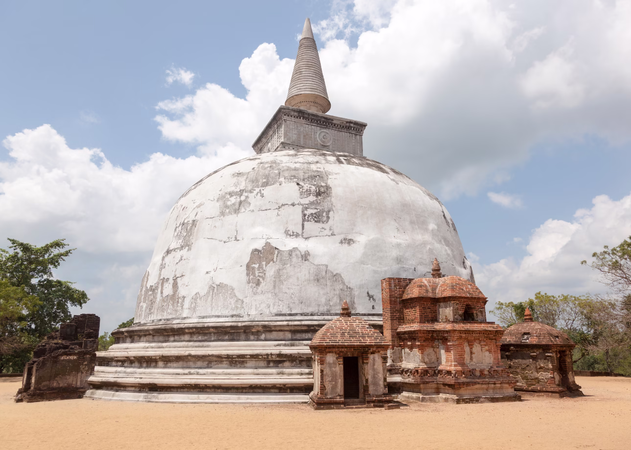 Nilaveli beach, Sigiriya rock and Ella hill country — 8-day Sri Lanka private tour